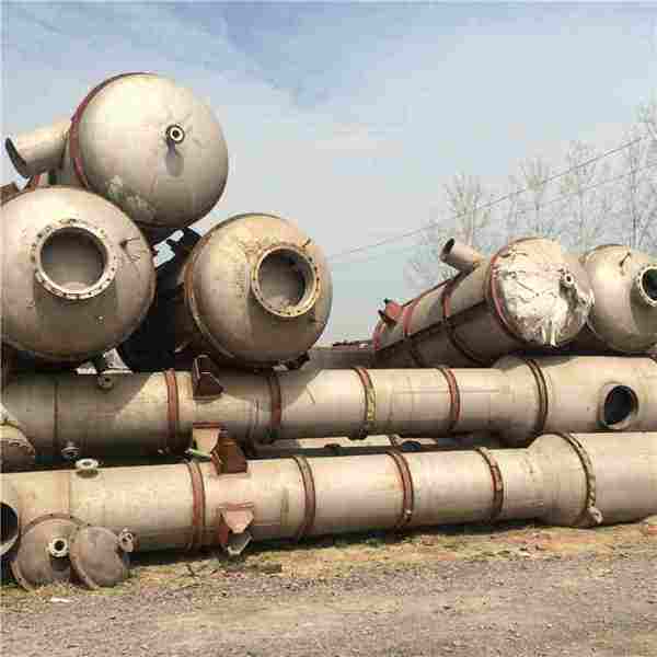 降膜蒸發(fā)器的結構: 降膜蒸發(fā)器的結構: