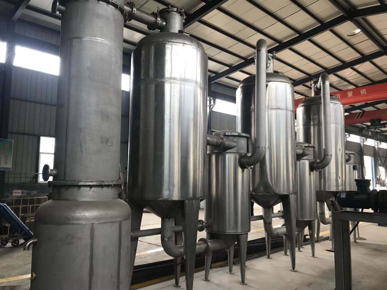 三效蒸發器的特性: 三效蒸發器的特性: